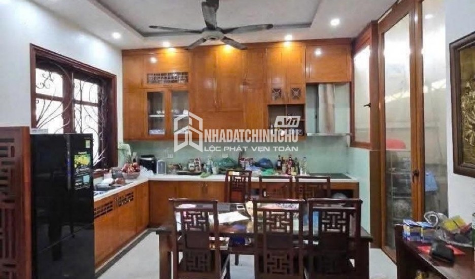 BÁN NHÀ BỒ ĐỀ 92M2, 4 TẦNG DÂN XÂY Ở NGAY, GẦN MẶT ĐƯỜNG, CÓ SÂN RỘNG.