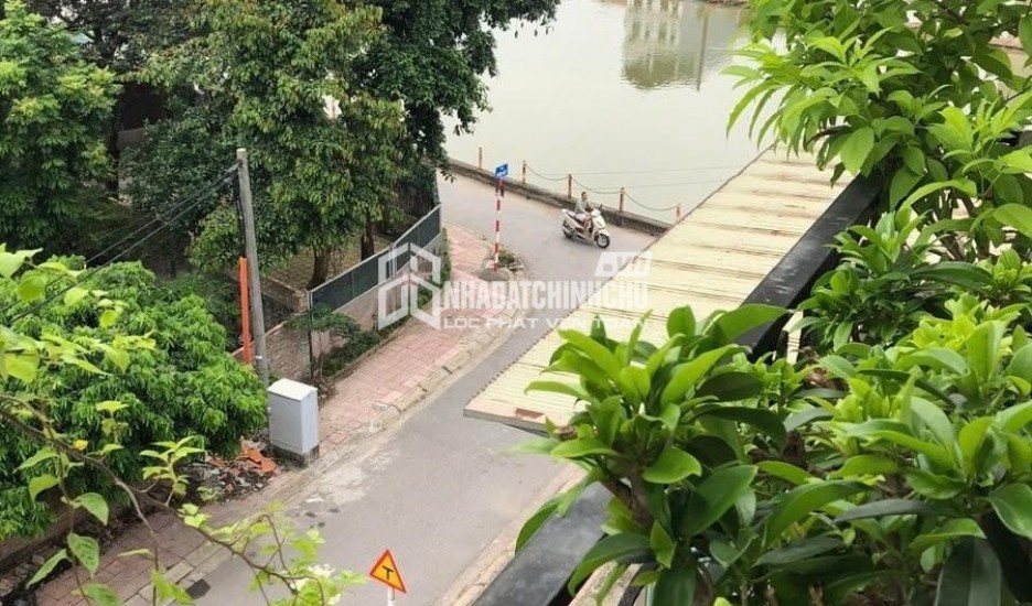 BÁN NHÀ BỒ ĐỀ 92M2, 4 TẦNG DÂN XÂY Ở NGAY, GẦN MẶT ĐƯỜNG, CÓ SÂN RỘNG.