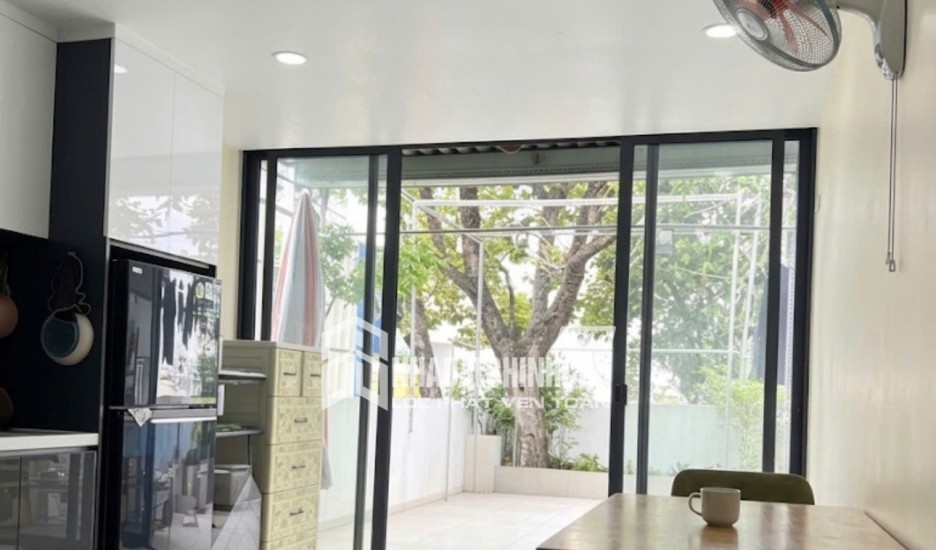 NHÀ 6 TẦNG - GẦN 50M² - SÁT CHỢ BÃI CHÁY