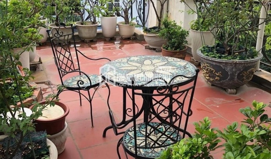 BÁN NHÀ BỒ ĐỀ 92M2, 4 TẦNG DÂN XÂY Ở NGAY, GẦN MẶT ĐƯỜNG, CÓ SÂN RỘNG.