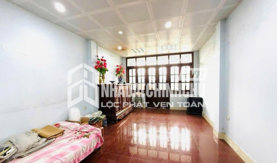 Bán nhà Định Công Hoàng Mai, gần chợ, oto, khu vực trung tâm, gần chợ, tiện ích bạt ngàn