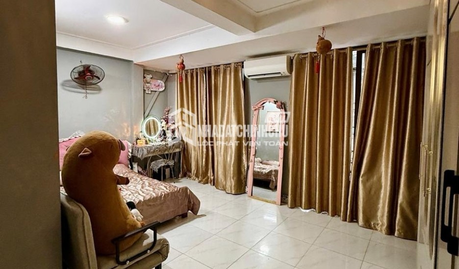 Cho thuê cửa hàng ngay mặt phố Láng Hạ, Đống Đa, HN 40m2, thông sàn, KD, bàn giao ngay 10 triệu
