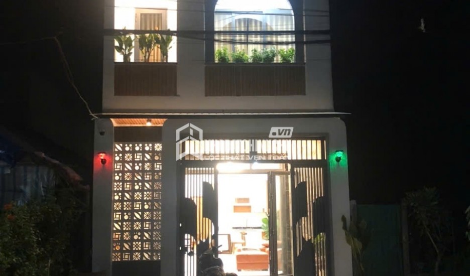 NHÀ PHỐ HIỆN ĐẠI – DỌN VÀO Ở NGAY – VỊ TRÍ ĐẸP, TIỆN ÍCH ĐỦ ĐẦY tại huyện Đức Hòa tỉnh Long An