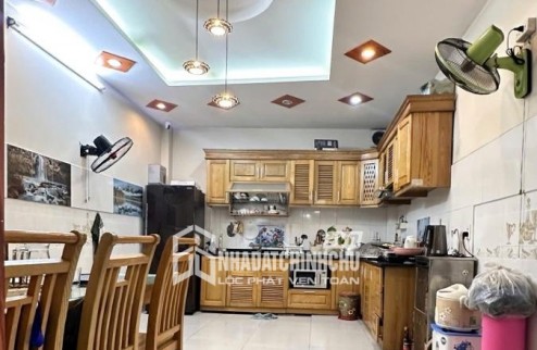 Siêu Phẩm Nhà 2 Tầng Mặt Tiền Đường Cạnh Chợ Tây Lộc, TP Huế - Chỉ 3,X Tỷ!