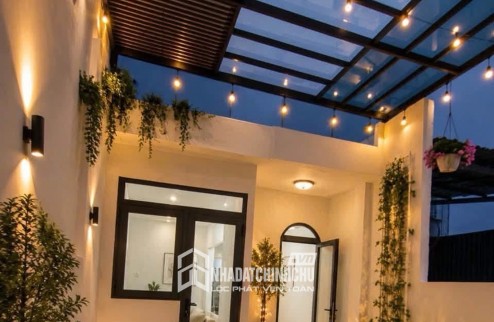 Cho thuê nhà nguyên căn giáp Phú Mỹ Hưng.