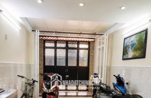 Bán nhà mặt phố Hoàng Quốc Việt, Hạ Long DT 1378m2, MT 28.5m, 2 tiền trước sau. Đường rộng 50m