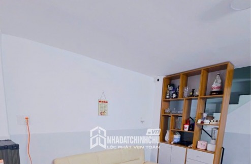 1 BƯỚC RA MẶT TIỀN,KHU VIP VƯỜN LÀI TÂN PHÚ, XE HƠI THOÁNG,NHÀ 3 TẦNG ,40M2, 3 PN. GIÁ CHỈ NHỈNH 6 TỶ XÍU XÍU