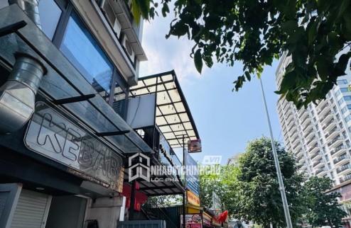 Cho thuê nhà ngõ Kinh doanh - Ô tô đỗ Phố Chùa Láng, Đống Đa 65m2, 5 tầng, MT 4.4m, giá 32 tr
