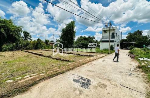 Cần bán gấp 04 nền đất thổ cư liền kề giá rẻ bèo cho người thiện chí. 91m2/nền full thổ cư