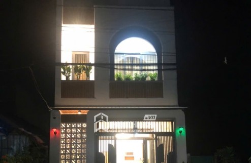 NHÀ PHỐ HIỆN ĐẠI – DỌN VÀO Ở NGAY – VỊ TRÍ ĐẸP, TIỆN ÍCH ĐỦ ĐẦY tại huyện Đức Hòa tỉnh Long An