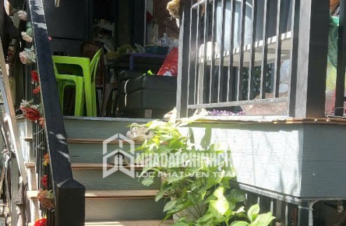 Bán đất có 2 kho và nhà mặt tiền Quốc Lộ 60. Giữa bùng binh Hàm Luông và cầu Cái Cấm phường Bến Tre