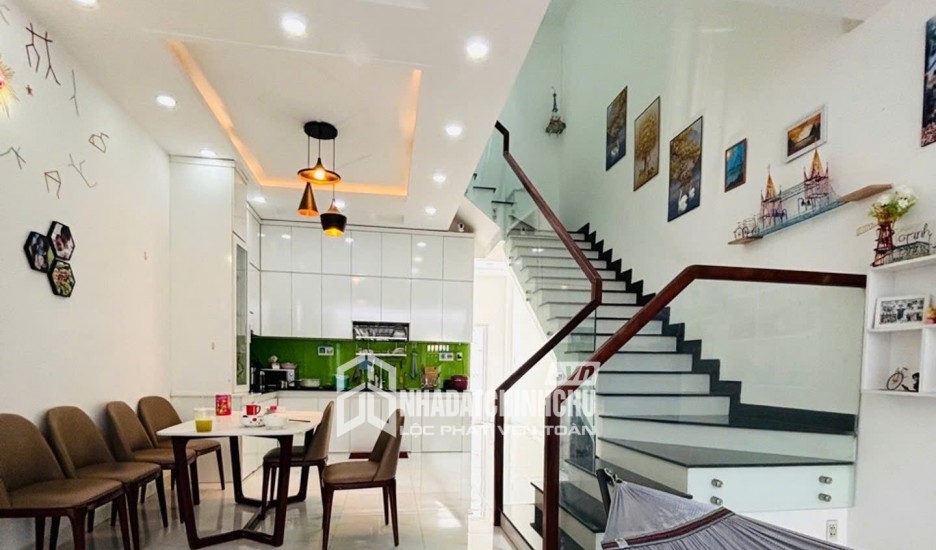 BÁN NHÀ KDC GIA HÒA BÌNH HƯNG, GẦN CÁC TRƯỜNG ĐẠI HỌC, 100M2, 3 TẦNG, GIÁ 5,9TỶ