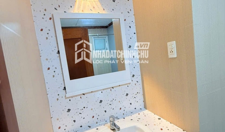 Bán nhà To Giá Rẻ Đường Lạc Long Quân, gần Ông ích Khiêm Q11. DT: 5.5x24m²