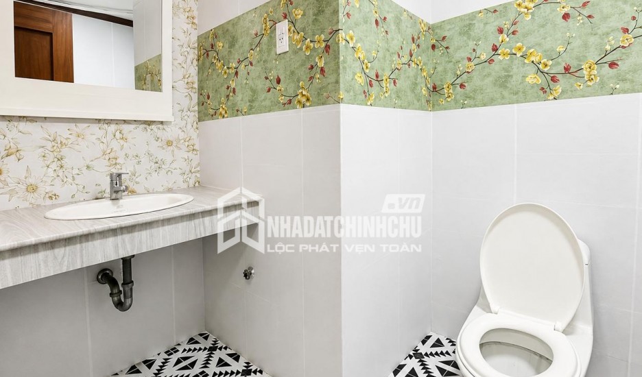Bán nhà To Giá Rẻ Đường Lạc Long Quân, gần Ông ích Khiêm Q11. DT: 5.5x24m²