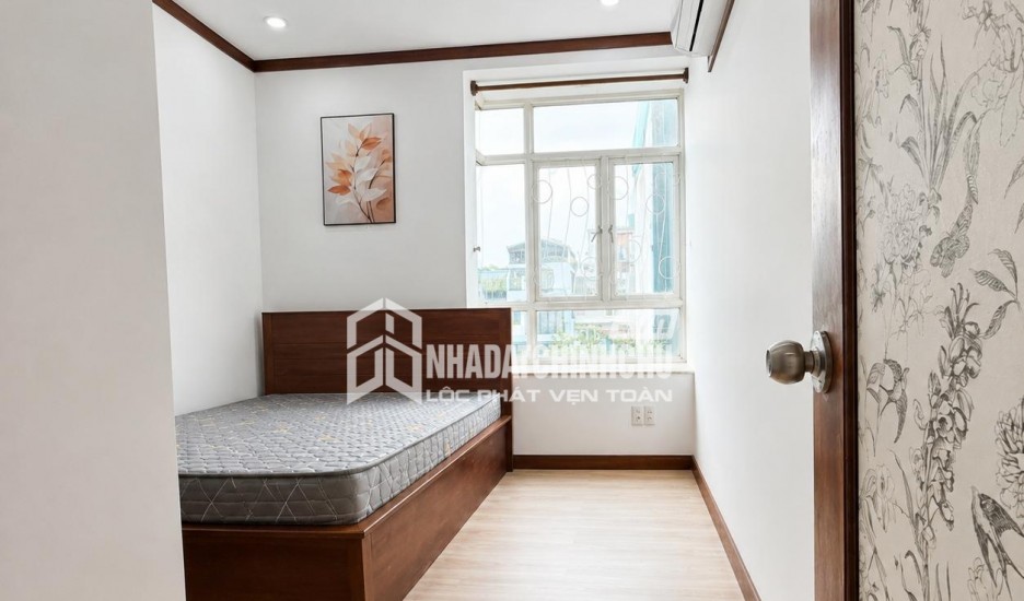 Bán nhà To Giá Rẻ Đường Lạc Long Quân, gần Ông ích Khiêm Q11. DT: 5.5x24m²