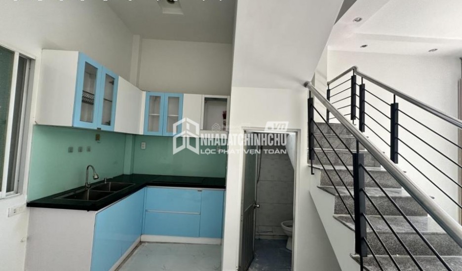 Bán nhà trung tâm Nha Trang hẻm 1170 đường 2/4 Phường Vạn Thắng. Giá bán: 2,3 tỷ sổ đỏ riêng.
