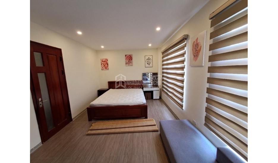 Bán nhà Bát Khối lô góc 8 tỷ 36m ô tô qua nhà, sổ đỏ long biên
