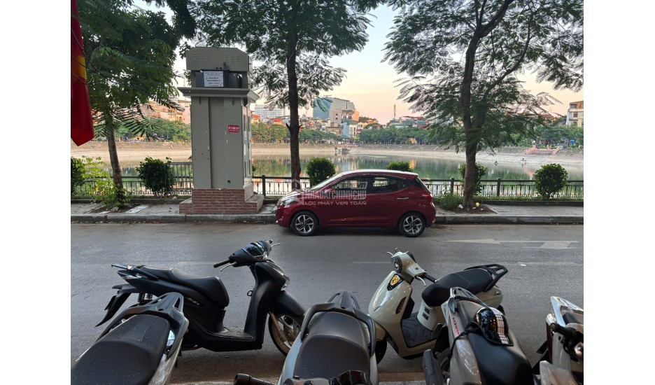 Cho thuê mặt bằng kinh doanh số 12 mặt hồ Linh Quang- Văn Chương- Đống Đa - Hà Nội