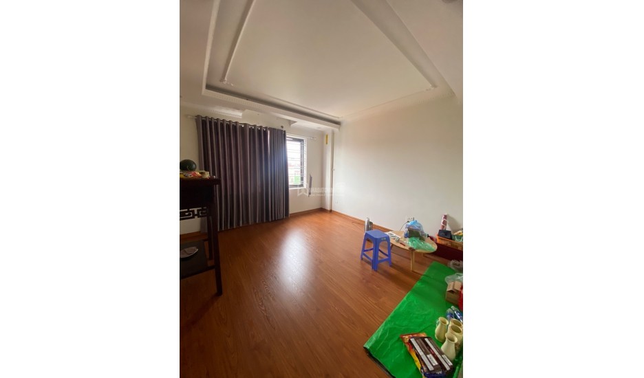 Nguyễn Văn Linh 7 tỷ 32m nhà dân 7 tầng,ô tô trong nhà Long Biên