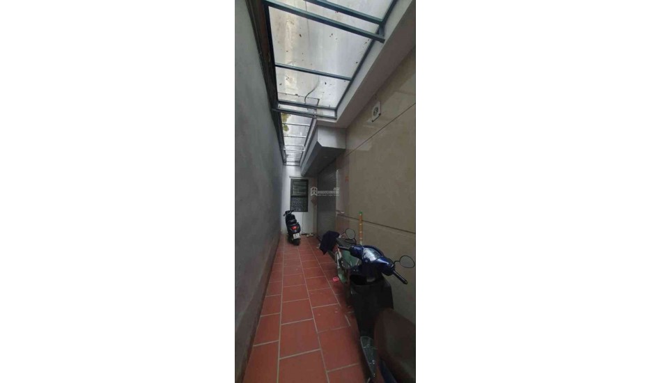 Phố Trạm ô tô lùi cửa 6 tỷ 30m gần sát phố, Long biên sổ đỏ