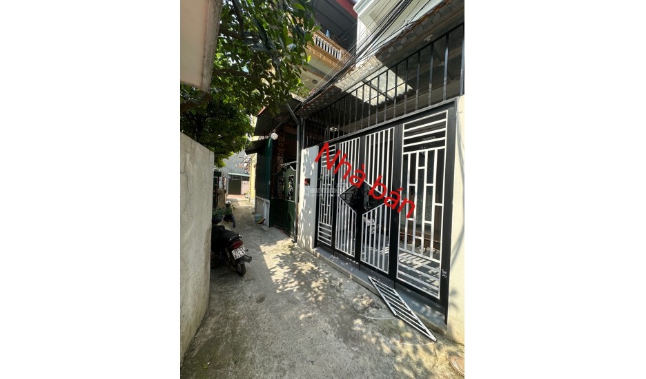 Nhà dân Ngọc Thụy 5 tầng mới xây ô tô vào cửa