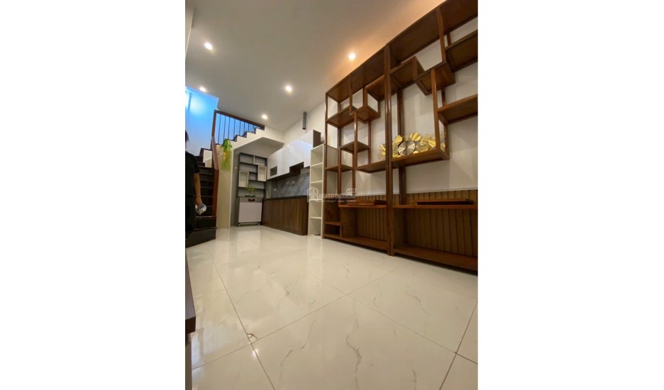Giá mềm 4.2 tỷ 25m Nguyễn Văn Linh Long Biên,sổ đỏ đầy đủ