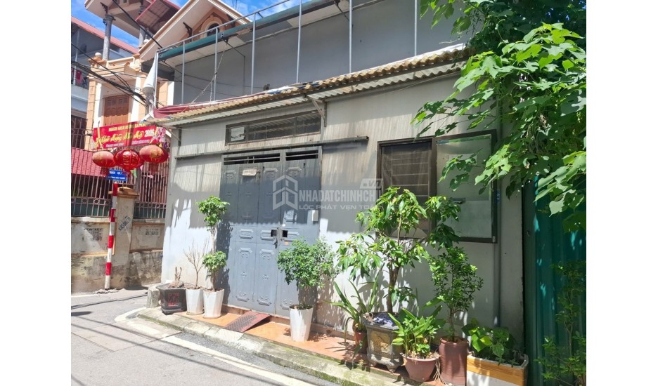 Nguyễn Văn Linh 7 tỷ 32m nhà dân 7 tầng,ô tô trong nhà Long Biên