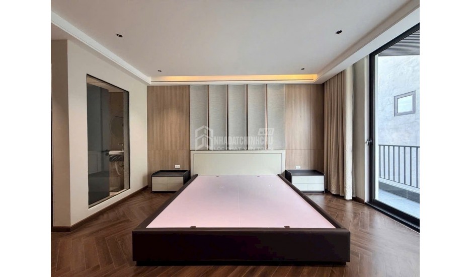 Ô tô 7 chỗ đỗ cửa 14 tỷ 56m Ngọc Thụy, Nhà mới Thang máy