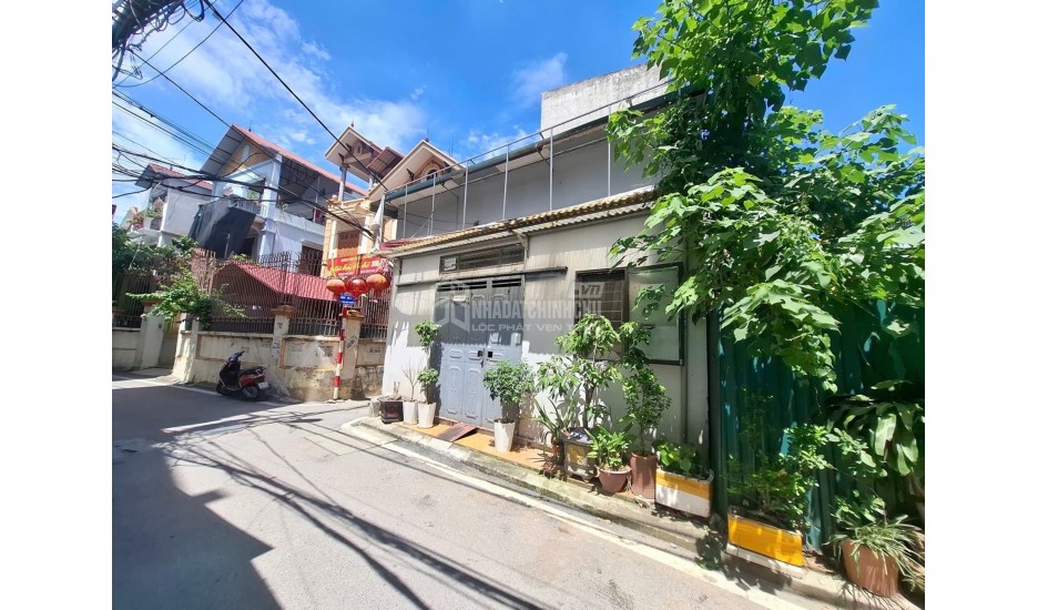 Nguyễn Văn Linh 7 tỷ 32m nhà dân 7 tầng,ô tô trong nhà Long Biên