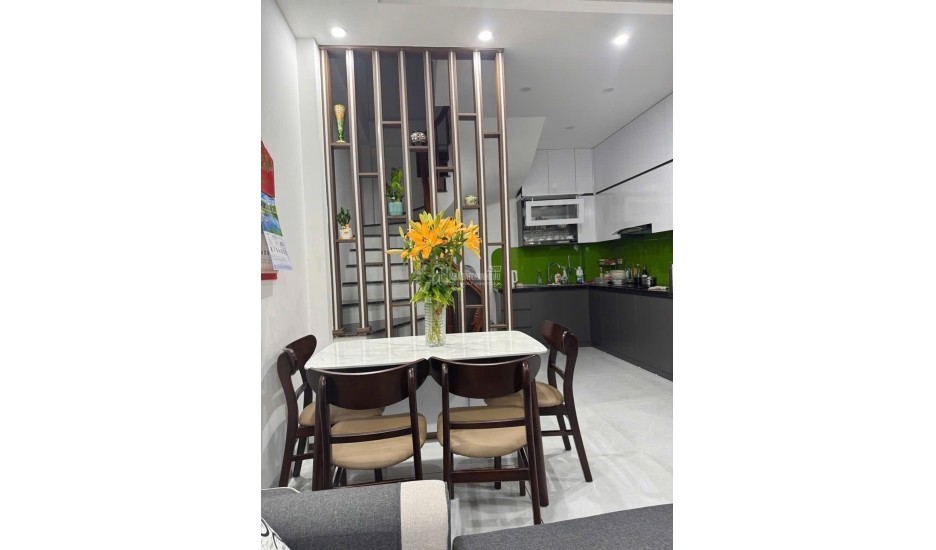 Nhà dân Ngọc Thụy 5 tầng mới xây ô tô vào cửa