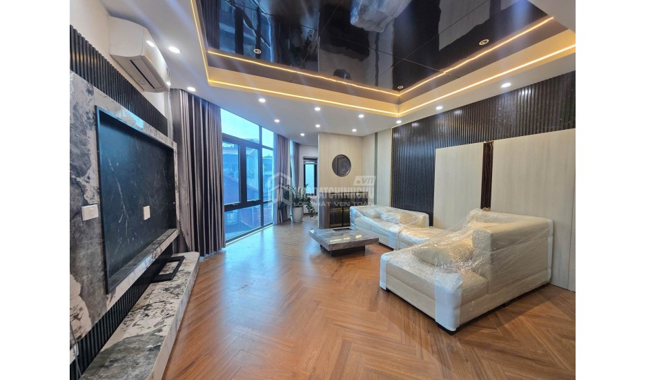 Giá mềm 14 tỷ 50m lô góc ngõ ô tô Nguyễn Văn cừ,Long Biên