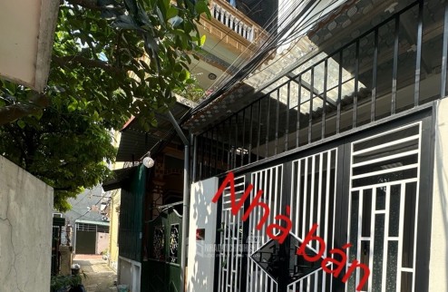 Nhà dân Ngọc Thụy 5 tầng mới xây ô tô vào cửa