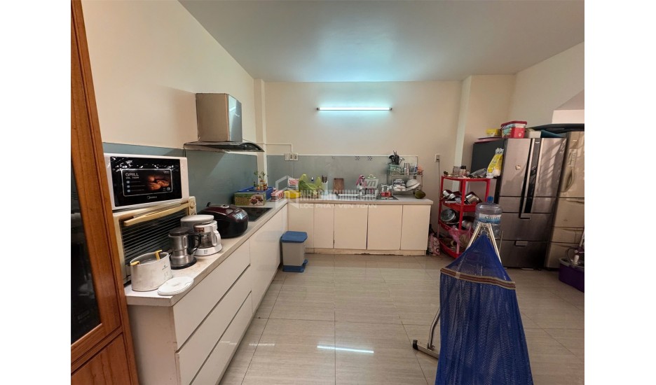 NHÀ MẶT TIỀN ĐƯỜNG 10M – 48M2 – 3 TẦNG + SÂN THƯỢNG – 3PN – 3WC – 8,8 TỶ TL – SÁT ĐH VĂN LANG, CÁCH DƯƠNG QUẢNG HÀM 100M!
