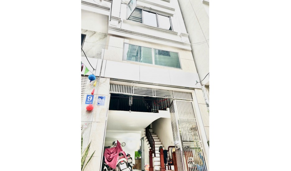 Bán nhà Bằng B Hoàng Liệt, 40.5m² x 5 tầng, ô tô 7 chỗ vào nhà, cách đường lớn 30m