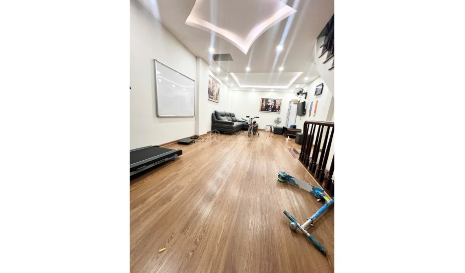 Bán nhà Bằng B Hoàng Liệt, 40.5m² x 5 tầng, ô tô 7 chỗ vào nhà, cách đường lớn 30m