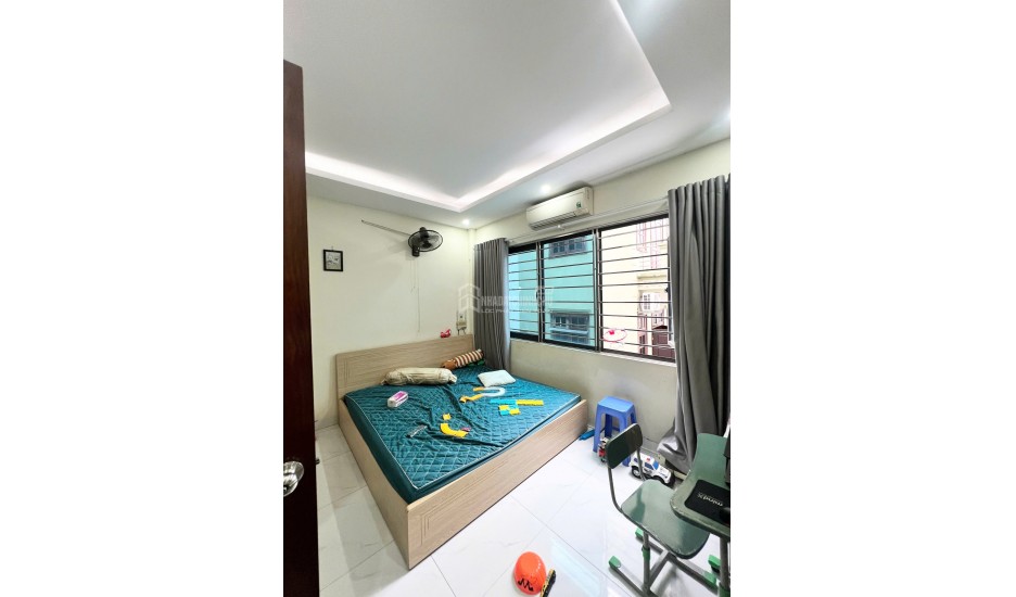 Bán nhà Bằng B Hoàng Liệt, 40.5m² x 5 tầng, ô tô 7 chỗ vào nhà, cách đường lớn 30m