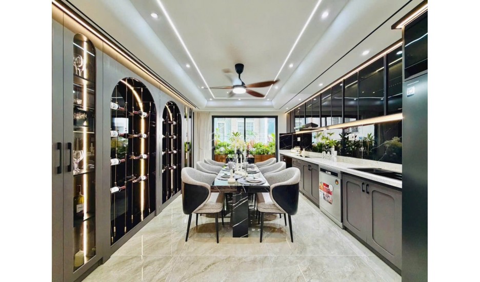 Bán nhà hẻm xe hơi Huỳnh Tấn Phát, Q7, 80m2, full nội thất, giàm còn 4.2 Tỷ