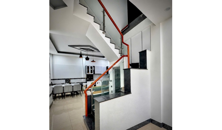 Mặt tiền Kinh Doanh 5 tầng 90m2 4PN - Bùi Văn Ba - Nội thất cao cấp, Ngang 4.5m - chỉ 10 tỷ TL