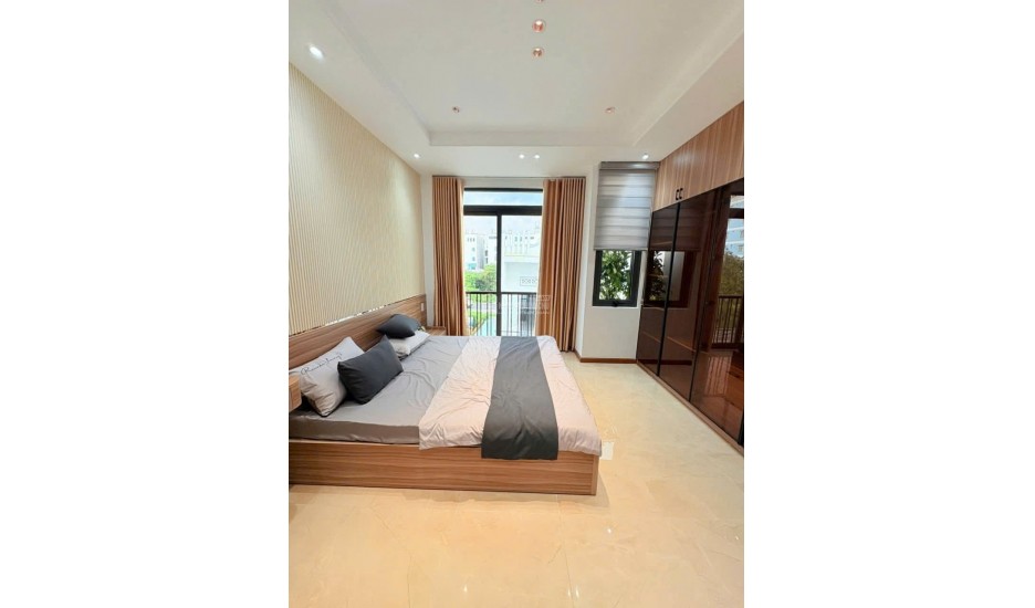 (HIẾM) Bán nhà NGUYỄN THỊ THẬP, 75M2, ô tô đậu cửa, giá 4,9 tỷ