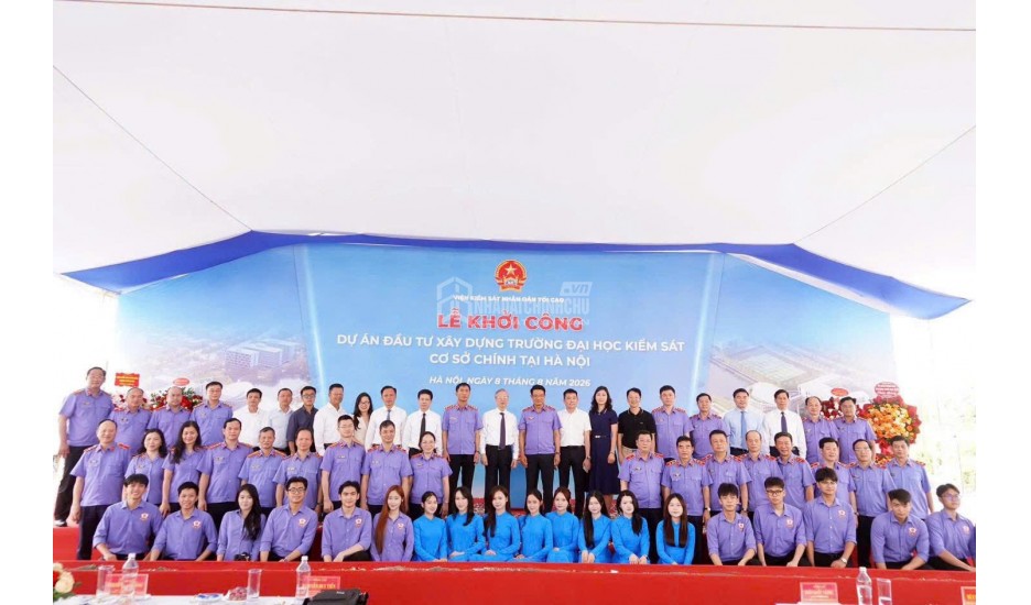 Hàng hiếm bám quốc lộ 6 sát hà đông gần cổng trường đại học