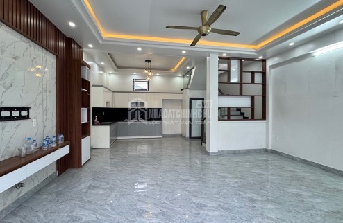 NHÀ 3 TẦNG - NGÕ Ô TÔ ĐỖ CỬA - 3 NGỦ KHÉP KÍN - 2,35đ