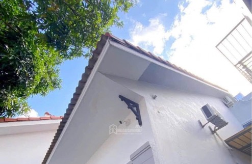 Cần bán Villas – Trưng Nữ Vương, Hải Châu, Đà Nẵng
Dòng tiền sẵn: 30 triệu/tháng
DT: 286m², ngang 12m
Kiệt ô tô, cách đường chính 50m
Sân vườn