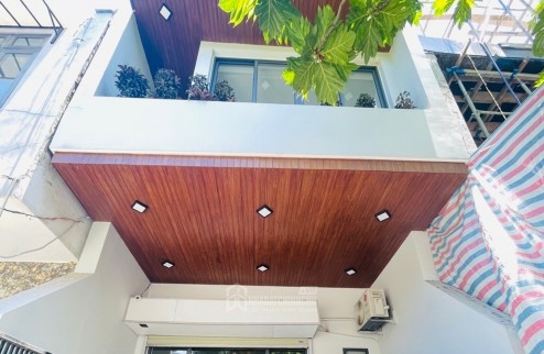 ÁN NHÀ MẶT TIỀN HUY CẬN – HÒA CƯỜNG  ĐỐI DIỆN CÔNG VIÊN, NHÀ ĐẸP 2,5 TẦNG 
